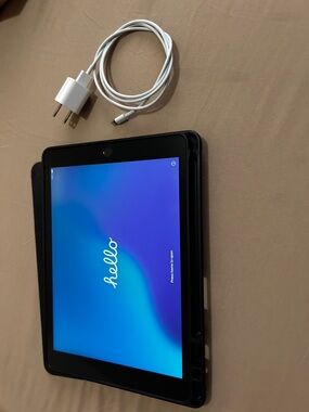 Silver iPad 64GB WIFI with Black Protective Case and White Charger - Apple